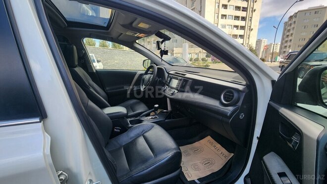 Toyota RAV4-8