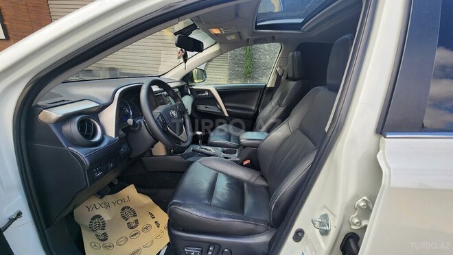 Toyota RAV4-12