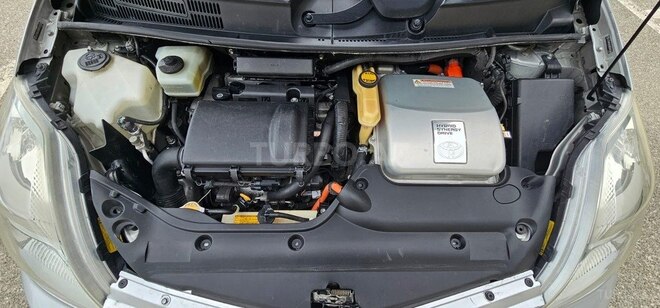 Toyota Prius-13