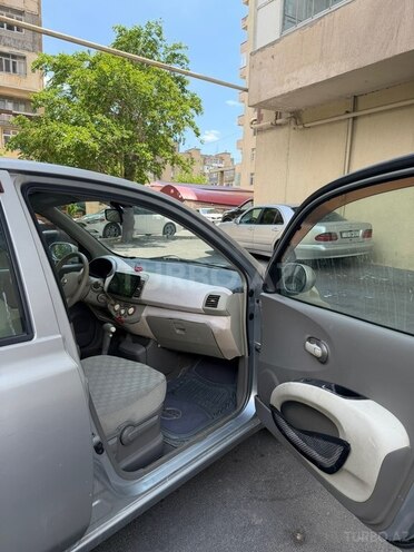 Nissan March-11
