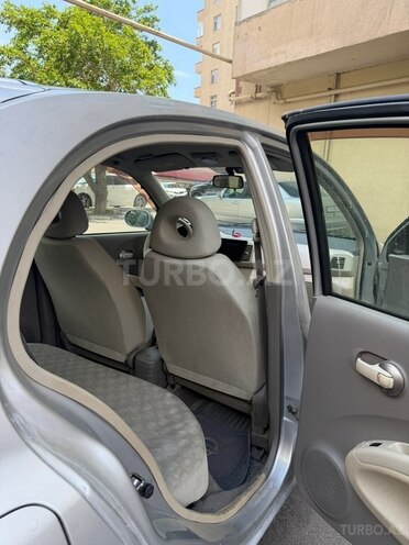 Nissan March-10
