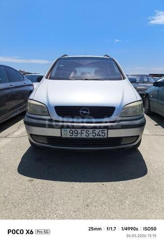 Opel Zafira-1