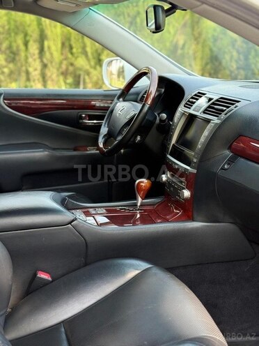 Lexus LS 600h-4