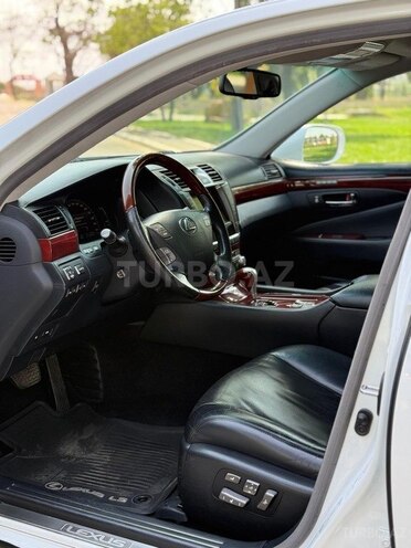 Lexus LS 600h-3