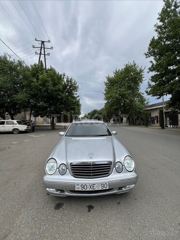 Mercedes E 240-1