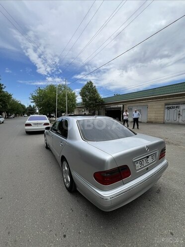 Mercedes E 240-6