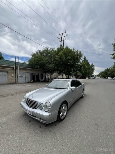 Mercedes E 240-4