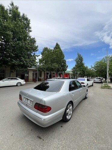 Mercedes E 240-5
