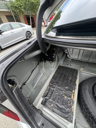 Mercedes E 240-11