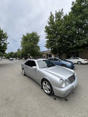 Mercedes E 240-8