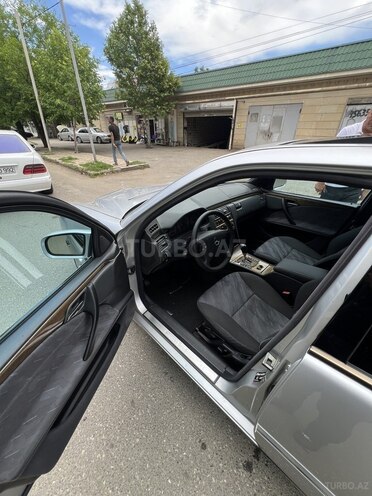 Mercedes E 240-13