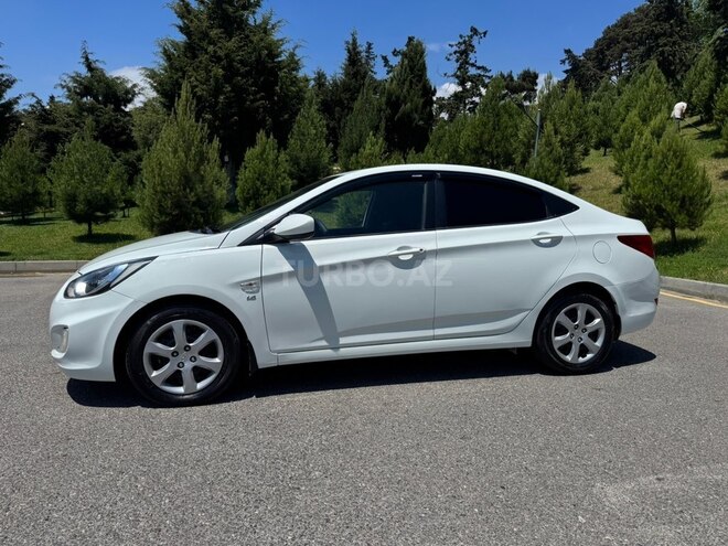 Hyundai Accent-4