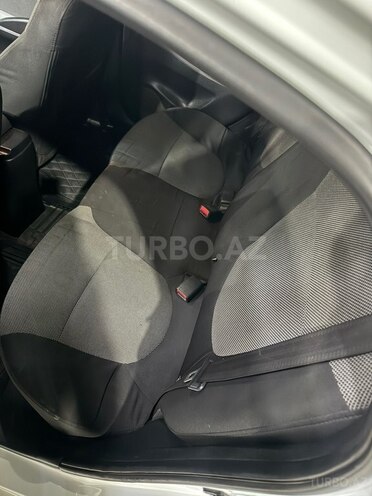 Hyundai Accent-18