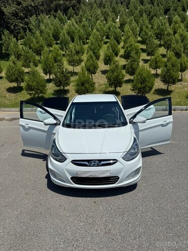 Hyundai Accent-15