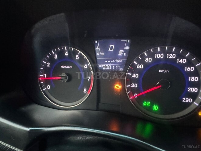 Hyundai Accent-16