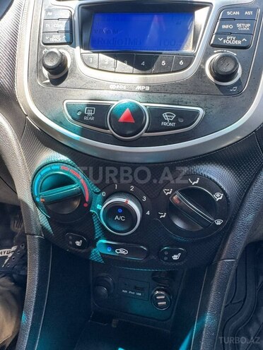 Hyundai Accent-13