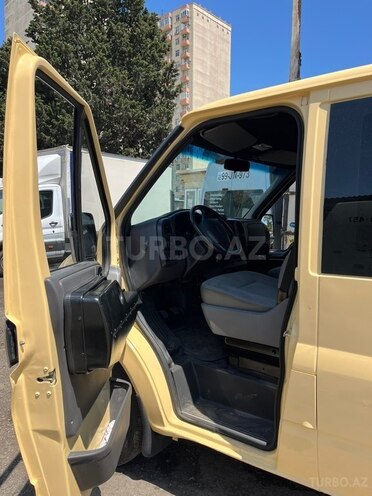 Ford Transit-5