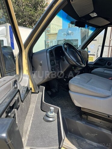 Ford Transit-6