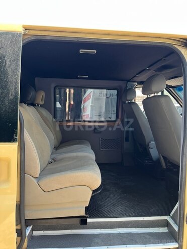 Ford Transit-9