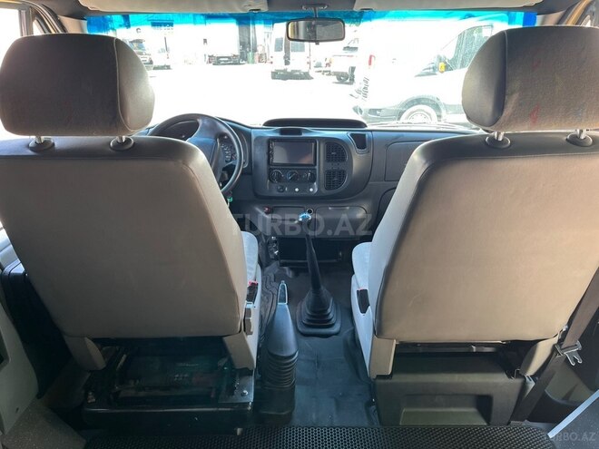 Ford Transit-10