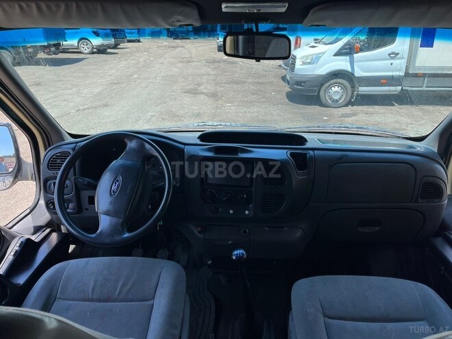 Ford Transit-11