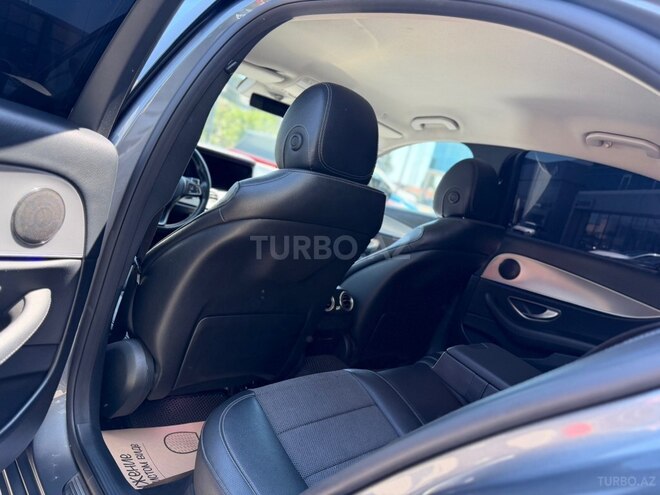 Mercedes E 220 d-3