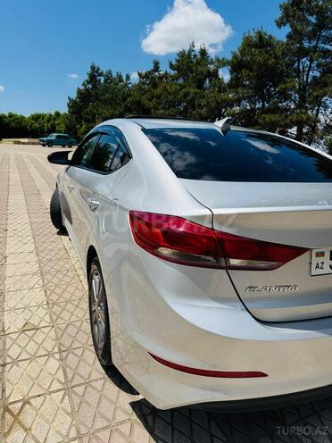 Hyundai Elantra-8