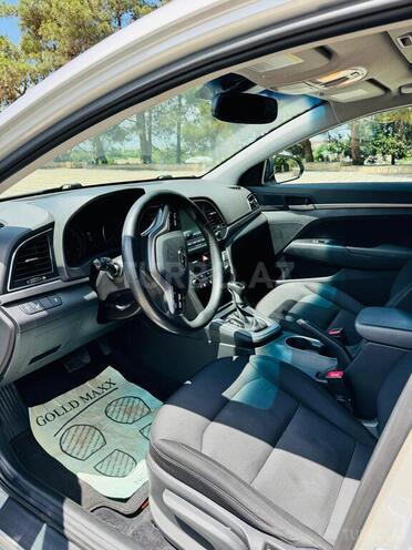 Hyundai Elantra-10