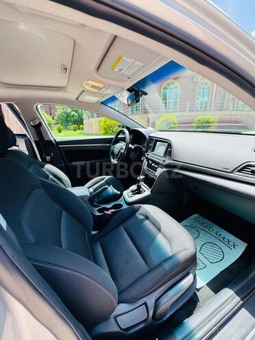 Hyundai Elantra-11