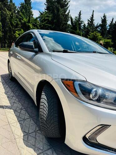 Hyundai Elantra-6