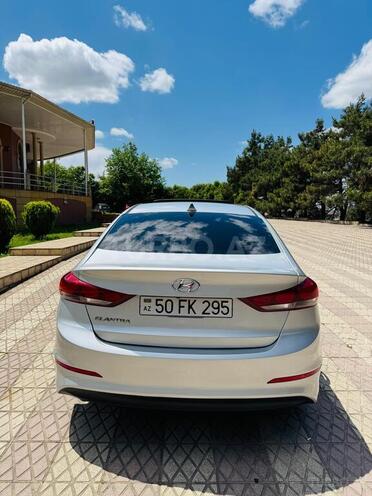 Hyundai Elantra-7