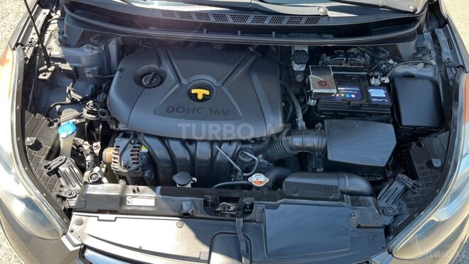 Hyundai Elantra-13