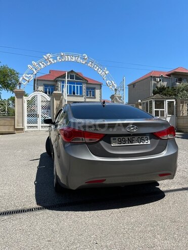 Hyundai Elantra-7