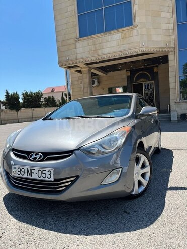 Hyundai Elantra-2