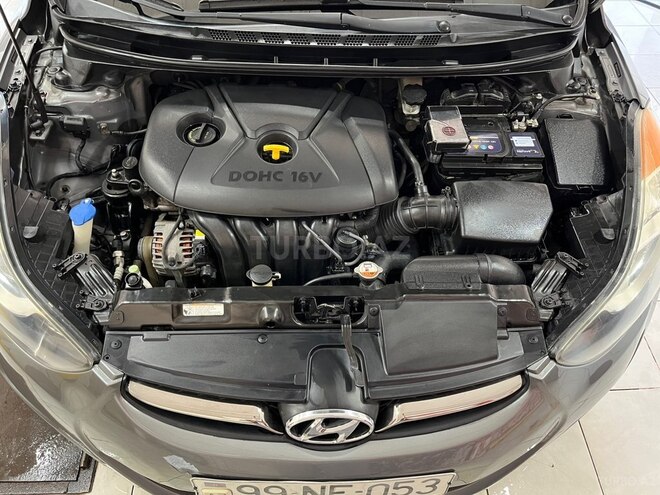 Hyundai Elantra-14