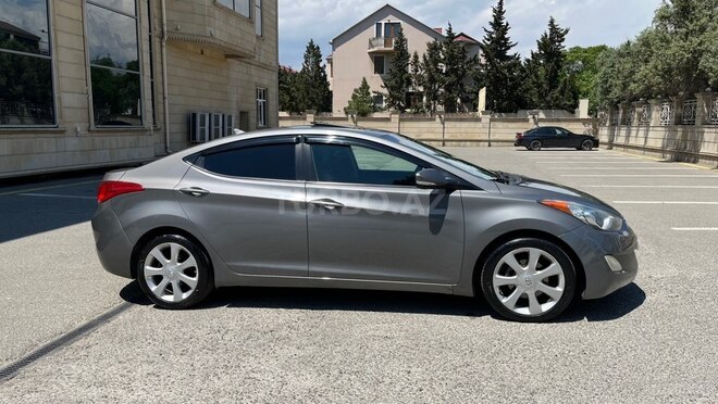 Hyundai Elantra-5