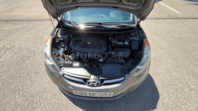 Hyundai Elantra-6