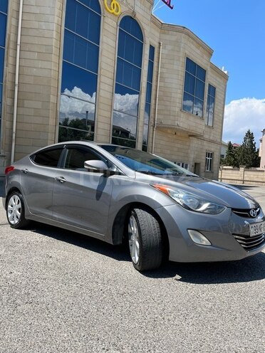 Hyundai Elantra-3
