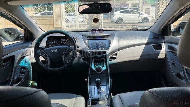 Hyundai Elantra-9