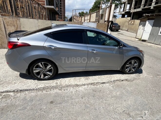 Hyundai Elantra-3