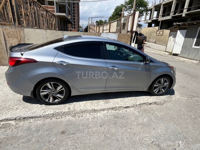 Hyundai Elantra-4