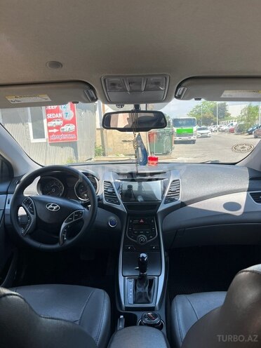 Hyundai Elantra-7