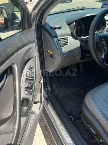 Hyundai Elantra-10