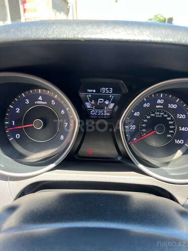 Hyundai Elantra-8