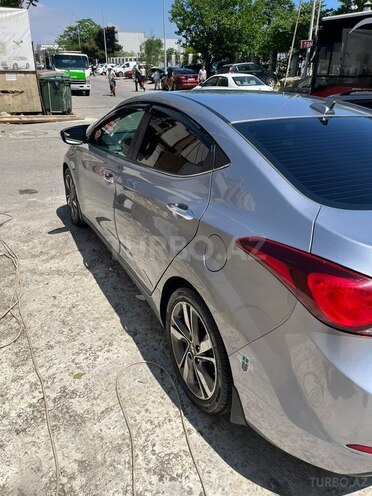 Hyundai Elantra-2
