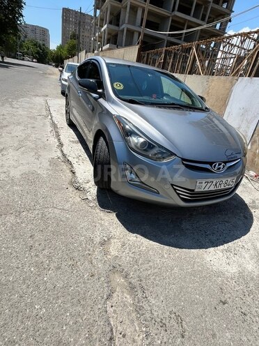 Hyundai Elantra-11