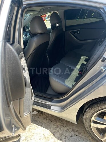 Hyundai Elantra-9