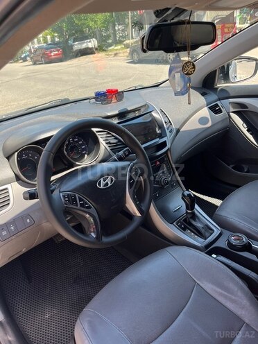 Hyundai Elantra-6