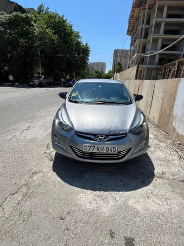 Hyundai Elantra-12