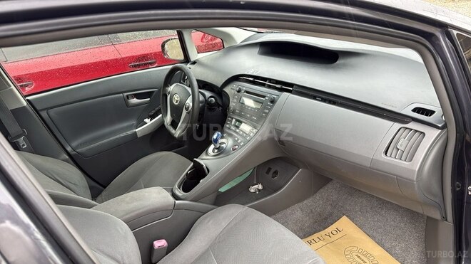 Toyota Prius-3